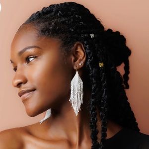 ALAM KO JEWELRY
Ivy White Silk Shine Fringe Earrings